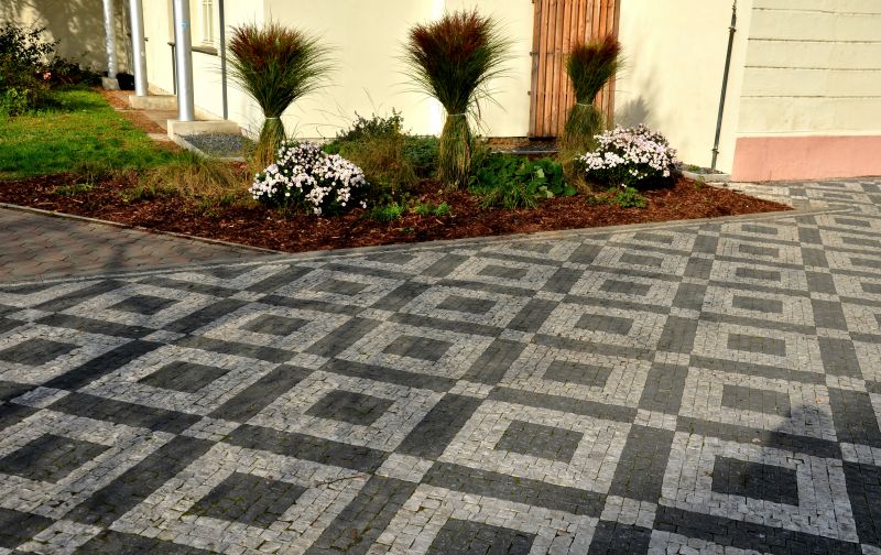 Residential Driveway with Patterned Finish